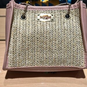 Twist Lock Contrast Binding Chain Straw Bag. Needs a quick wipe down inside.